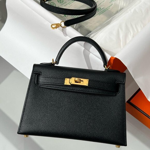 Classic Hermes Bag: A Stylish and Versatile Choice for Elegance - Picture 1 of 7